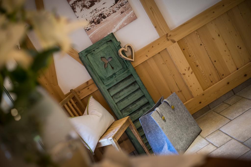 Monti Pallidi B&B Apartments Corvara In Badia Bagian luar foto