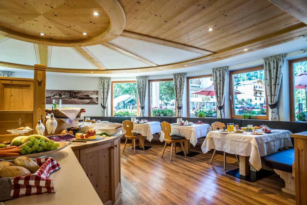 Monti Pallidi B&B Apartments Corvara In Badia Bagian luar foto