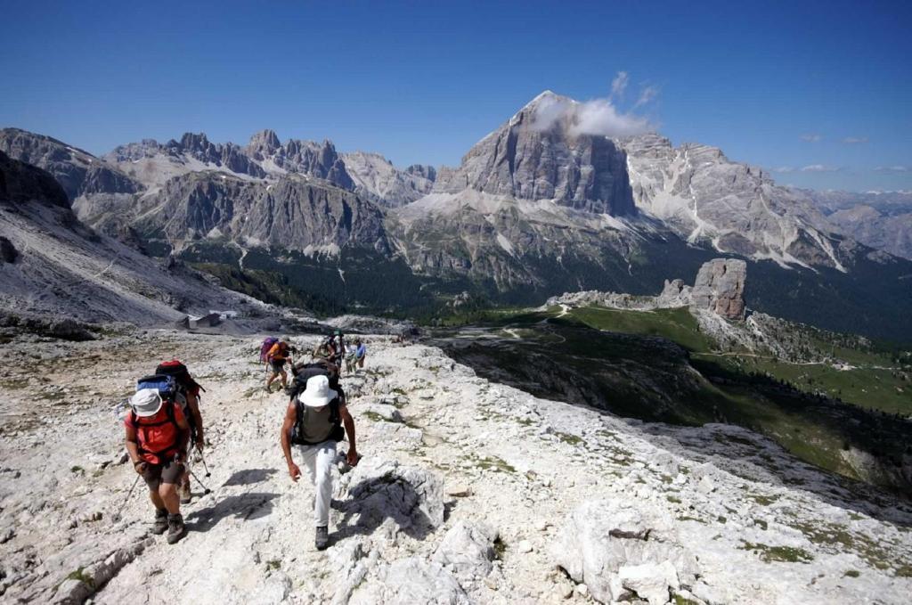 Monti Pallidi B&B Apartments Corvara In Badia Bagian luar foto