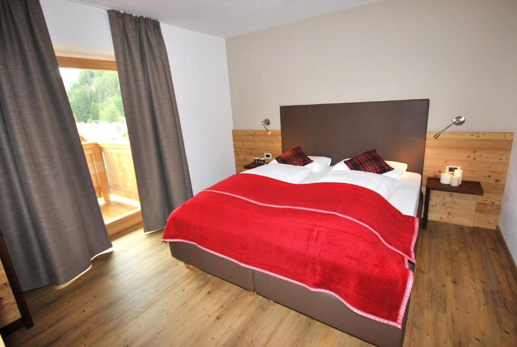 Monti Pallidi B&B Apartments Corvara In Badia Ruang foto