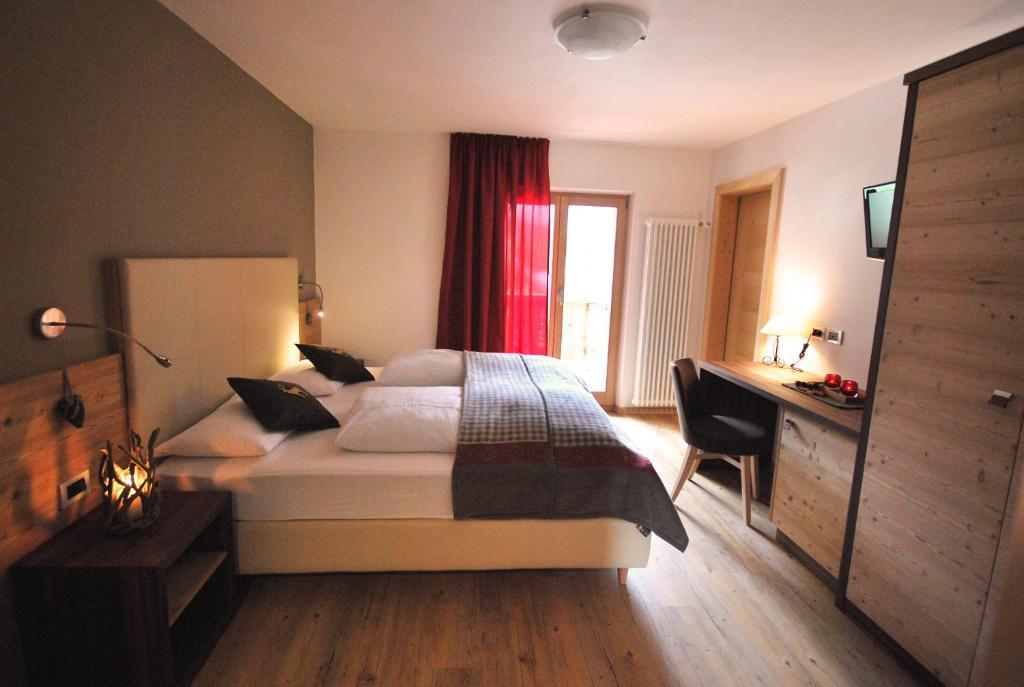 Monti Pallidi B&B Apartments Corvara In Badia Ruang foto