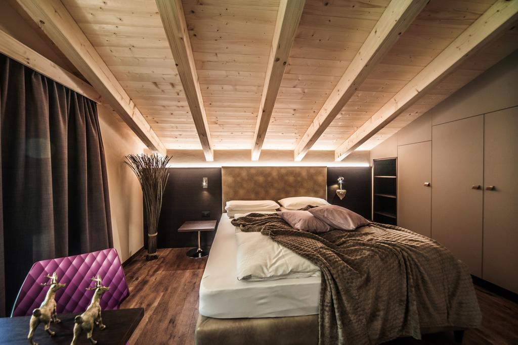 Monti Pallidi B&B Apartments Corvara In Badia Bagian luar foto