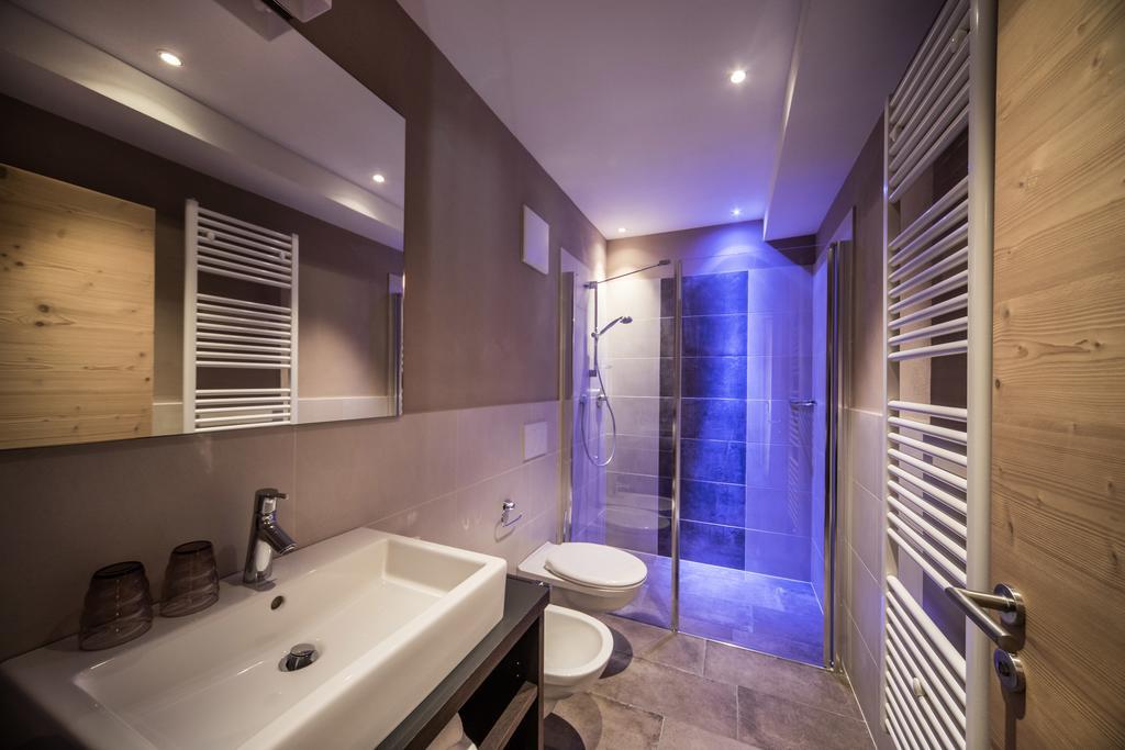 Monti Pallidi B&B Apartments Corvara In Badia Bagian luar foto
