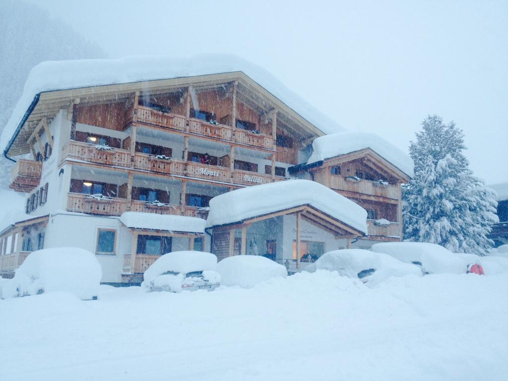 Monti Pallidi B&B Apartments Corvara In Badia Bagian luar foto