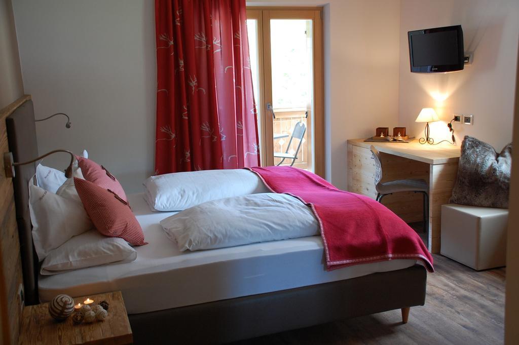 Monti Pallidi B&B Apartments Corvara In Badia Ruang foto