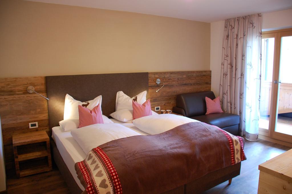 Monti Pallidi B&B Apartments Corvara In Badia Ruang foto