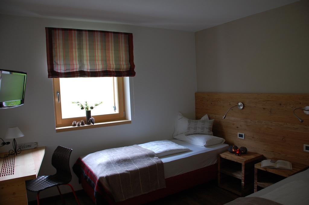 Monti Pallidi B&B Apartments Corvara In Badia Ruang foto