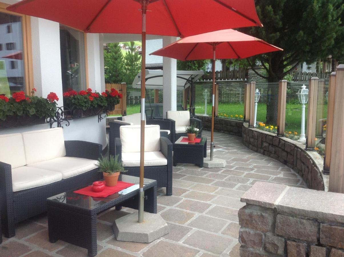 Monti Pallidi B&B Apartments Corvara In Badia Bagian luar foto